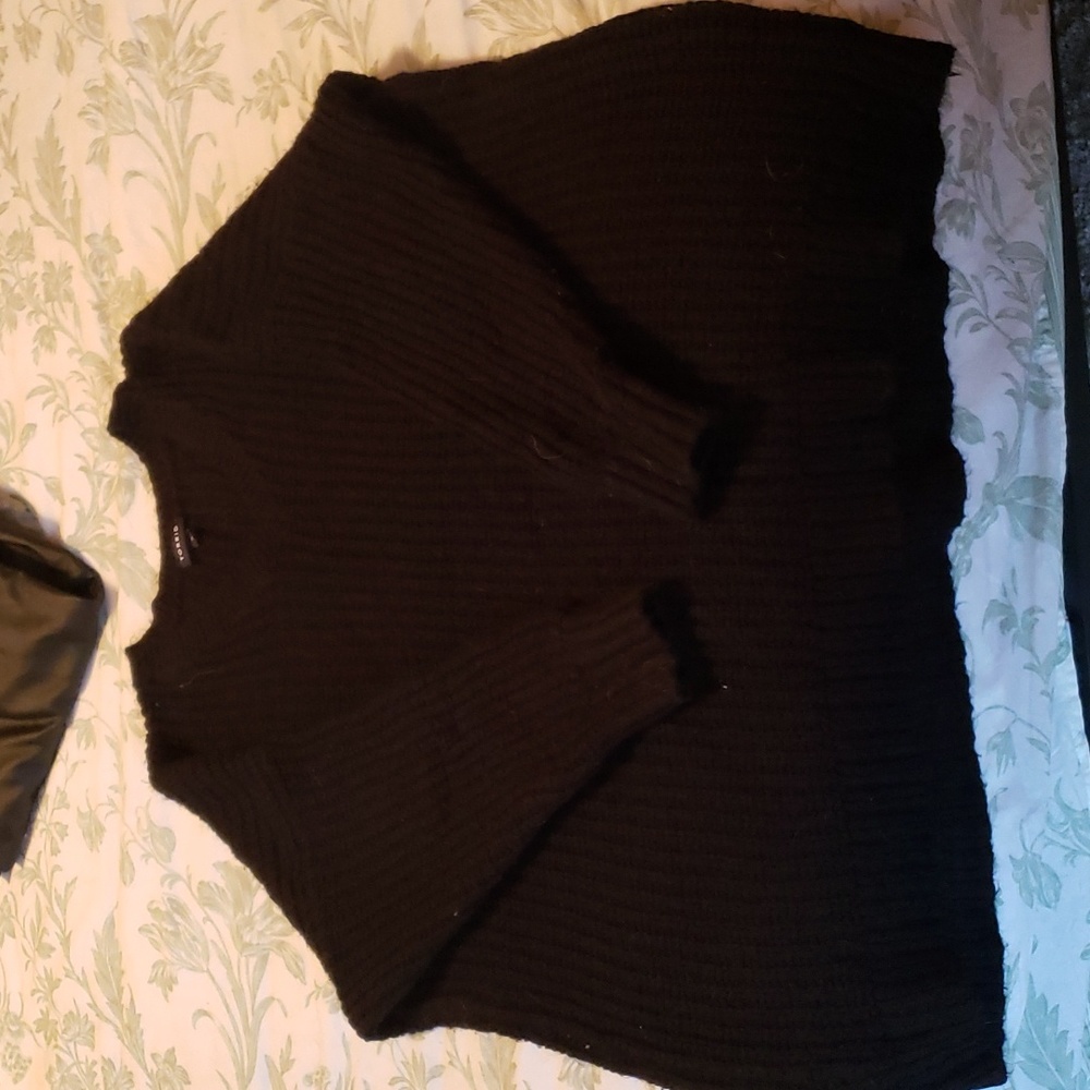 V Neck Cable Knit Torrid Sweater size 3